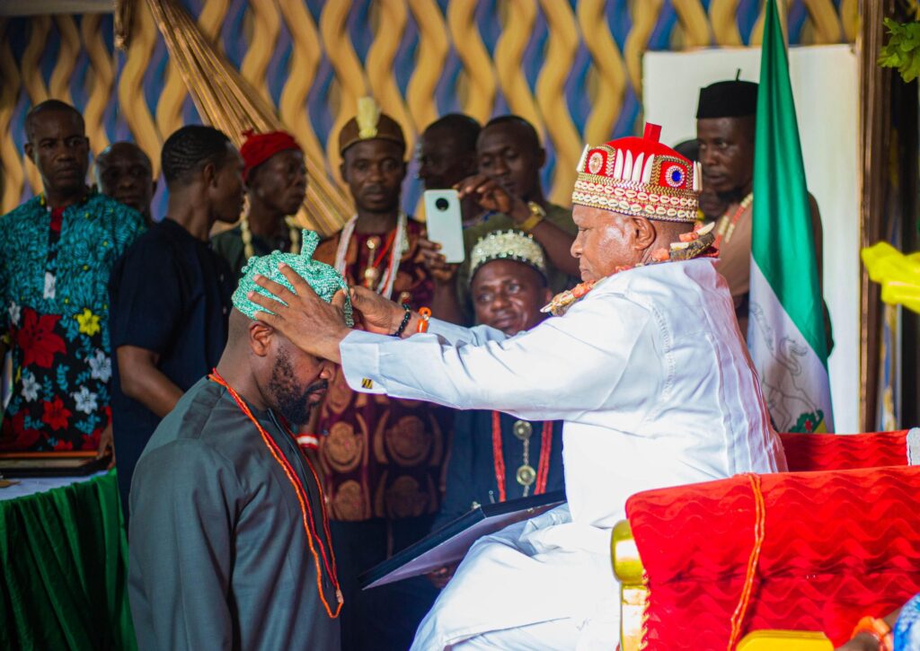 Ettitoma-Owaza Community Crowns Alamieyeseigha as Di-Na-Oha 1