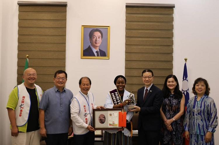 Nigerian Lawyer-Poet Karimot Odebode Wins Taiwan’s Global Love of Lives Award