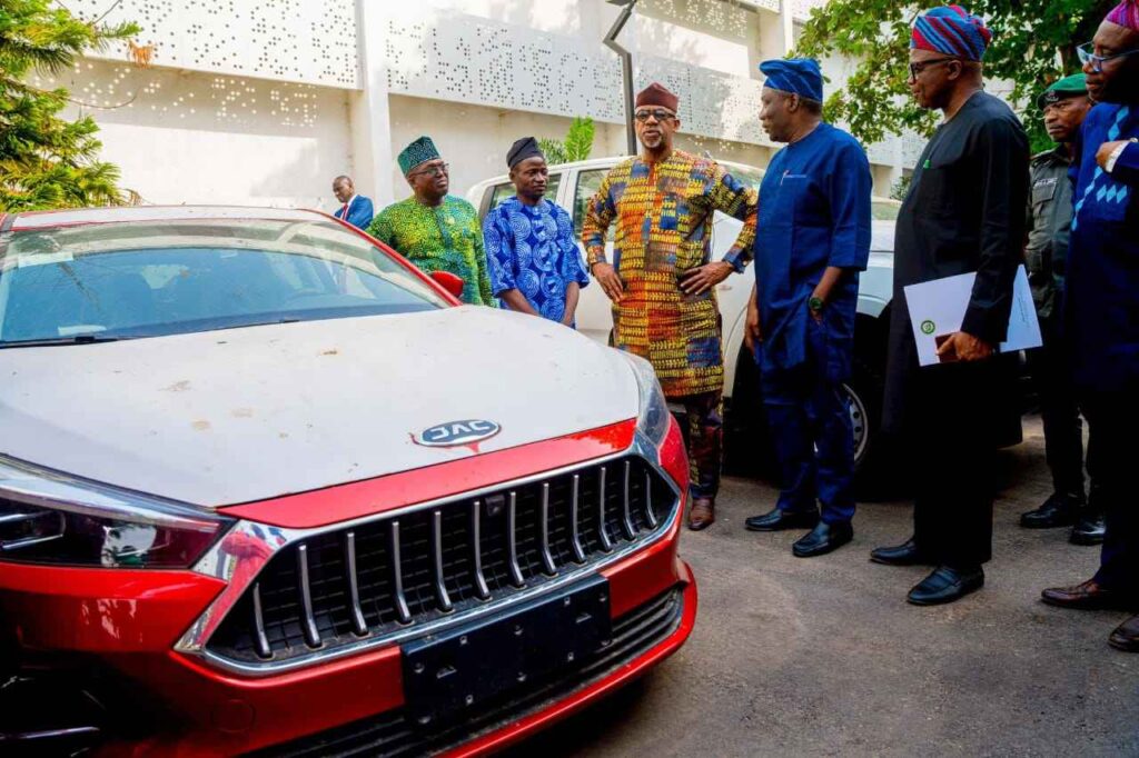 2025 Best Teacher: FG, Ogun Reward Nigeria’s Choice with Car, House