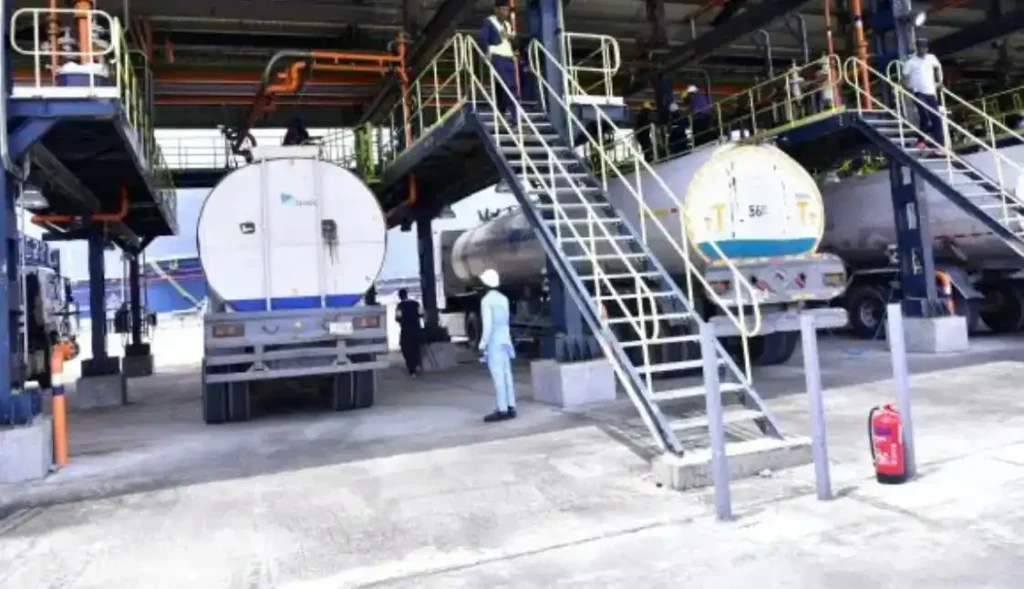 Dangote Refinery Increases Petrol, Diesel to N1,275, N1,950