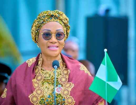 Ooni Commends Oluremi Tinubu For Empowering 1000 Ile-Ife Petty Traders With N50M, Reveals Tough Childhood Experience