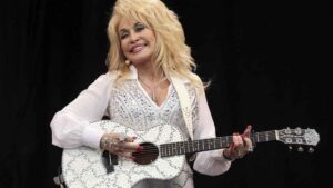 Trump Orders US Flags Lowered to Honour Dolly Parton’s Death
