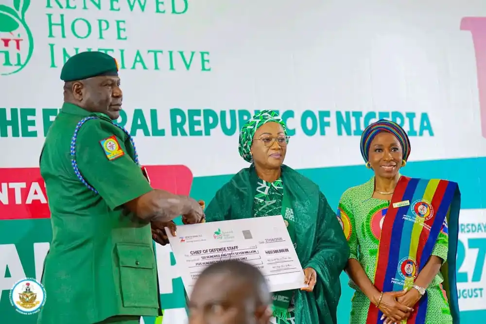 First Lady Supports Fallen Heroes’ Widows Financially, NAF Chief Commends Gesture First Lady’s support for fallen heroes’ widows