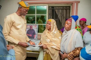 Sanwo-Olu’s Chief of Staff Pays Condolence Visit To Late Ogogo’s Family Sanwo-Olu’s Chief of Staff Pays Condolence Visit To Late Ogogo’s Family