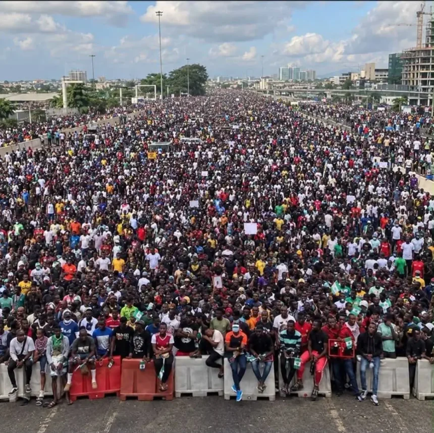 #EndSARS Memorial: Police Disperse People With Tear Gas At Lekki Tollgate